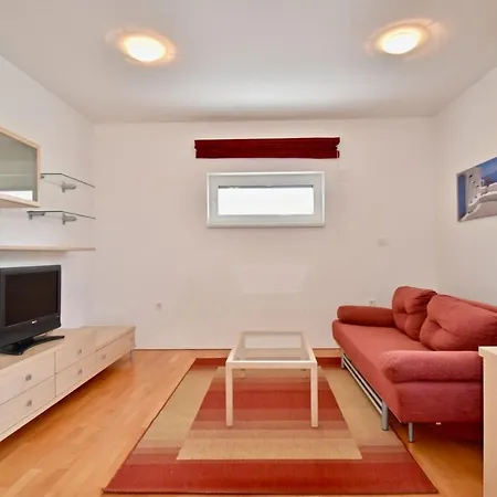 With Private Garage 150 M From The Beach プーラ
