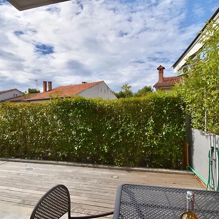 With Private Garage 150 M From The Beach 3*