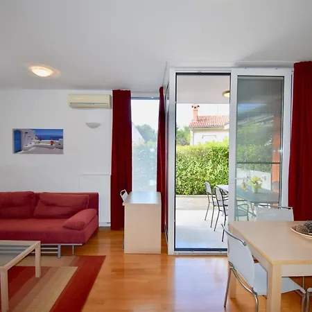 With Private Garage 150 M From The Beach ゲストハウス