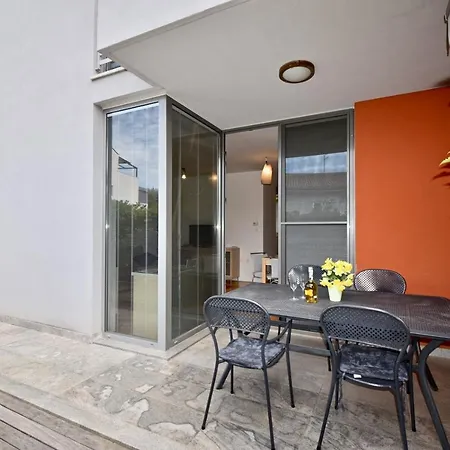 ゲストハウス With Private Garage 150 M From The Beach プーラ