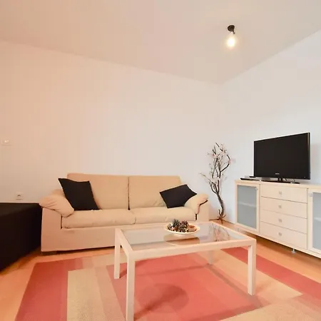 With Private Garage 150 M From The Beach ゲストハウス 3*