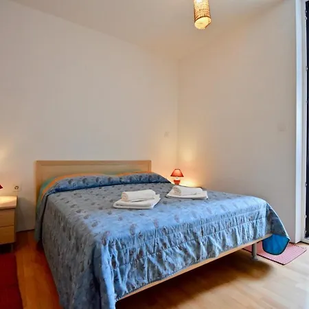With Private Garage 150 M From The Beach 3* プーラ