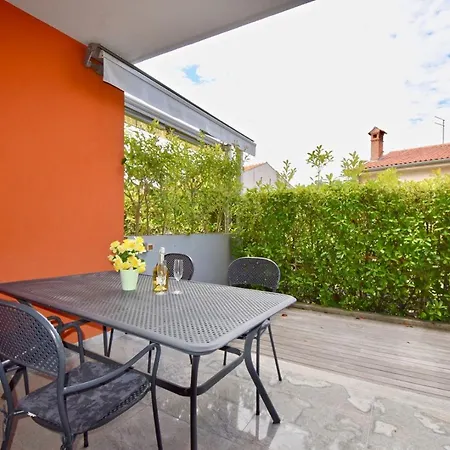 With Private Garage 150 M From The Beach ゲストハウス プーラ