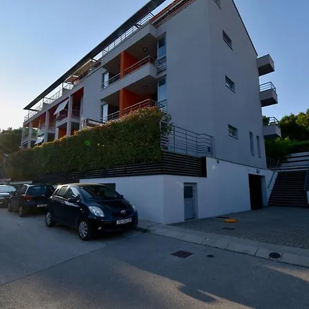 ゲストハウス With Private Garage 150 M From The Beach プーラ