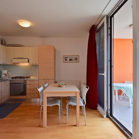 With Private Garage 150 M From The Beach ゲストハウス