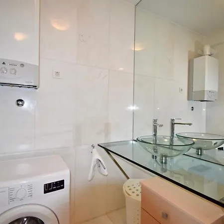 With Private Garage 150 M From The Beach ゲストハウス 3*
