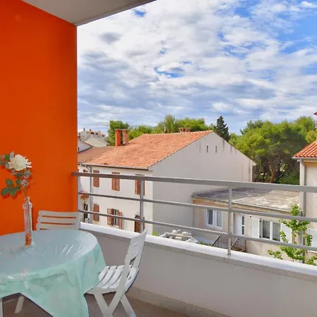 With Private Garage 150 M From The Beach 3*