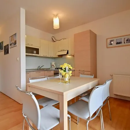 With Private Garage 150 M From The Beach プーラ