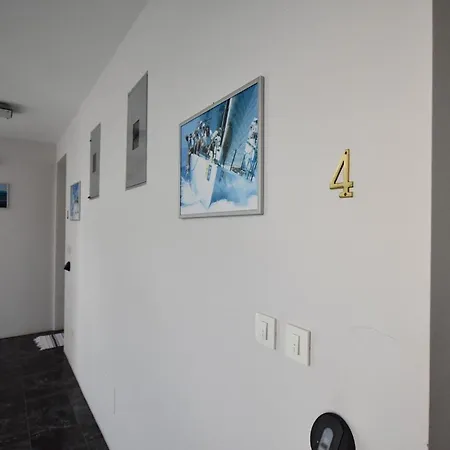 With Private Garage 150 M From The Beach