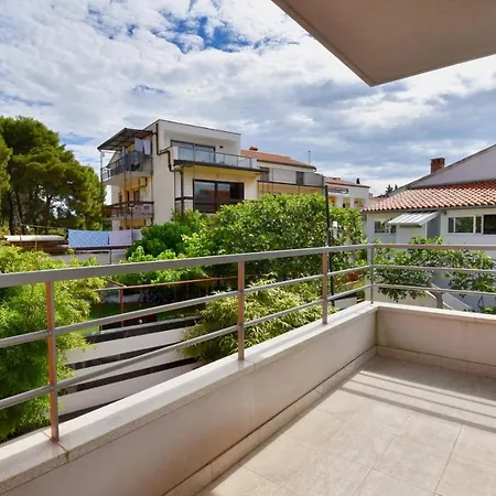 ゲストハウス With Private Garage 150 M From The Beach 3*