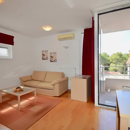 With Private Garage 150 M From The Beach