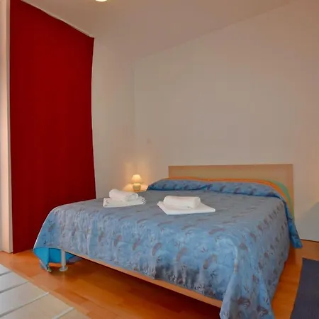 With Private Garage 150 M From The Beach 3* プーラ